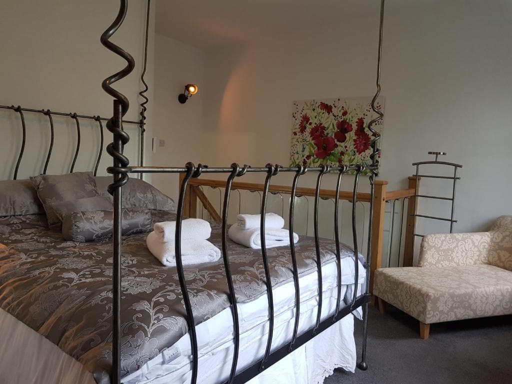 Accommodation at The Retreat at Plover Cottage Lindley in huddersfield