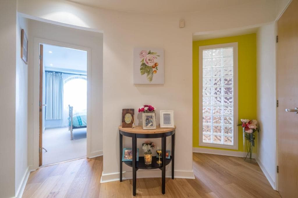 Accommodation at Beautiful Central Apartment, Stunning Views Leeds Centre Landmarks in leeds