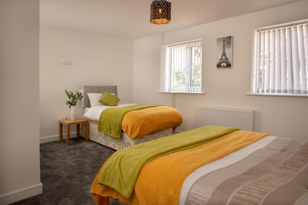 Accommodation at Fantastic Large House with Private Parking in bradford