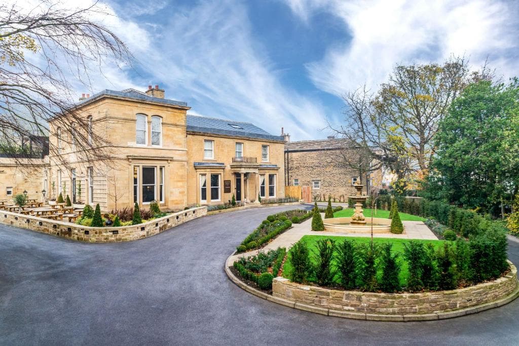 Accommodation at Manor House Lindley in huddersfield