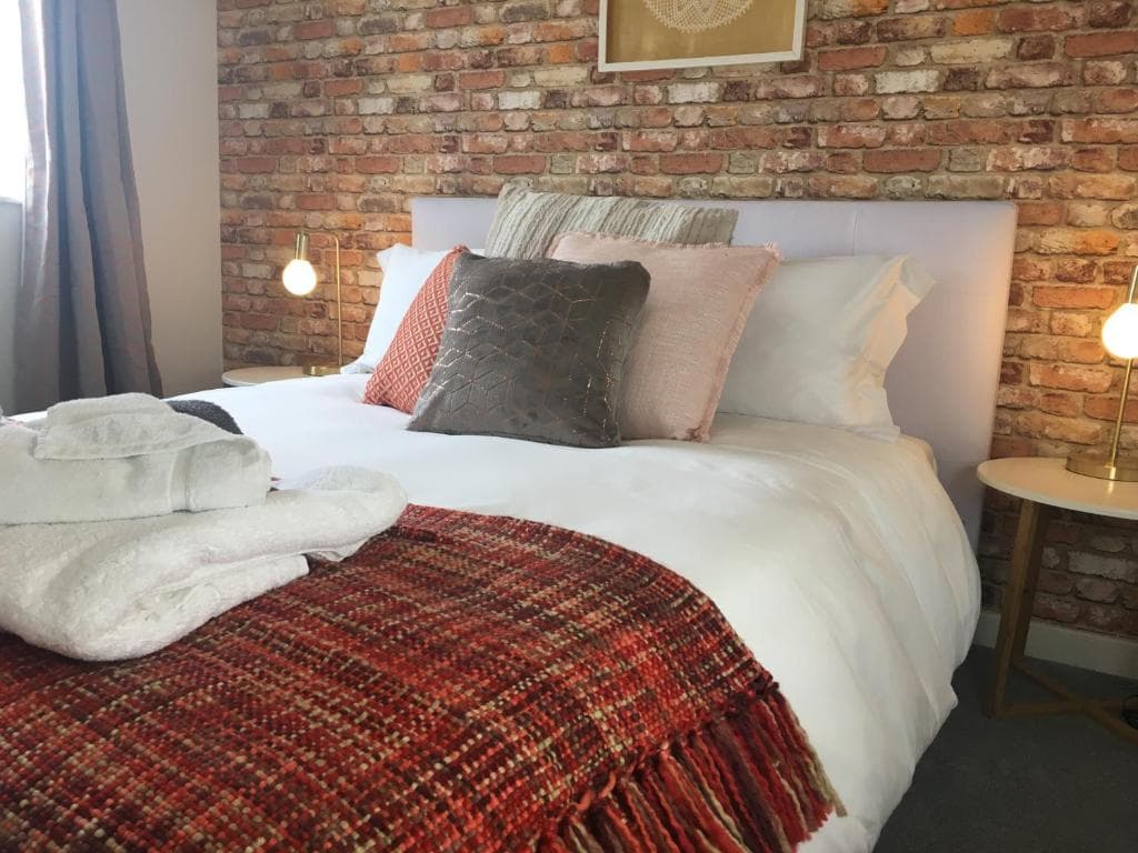 Central york apartment * gold sofa* parking sometimes available