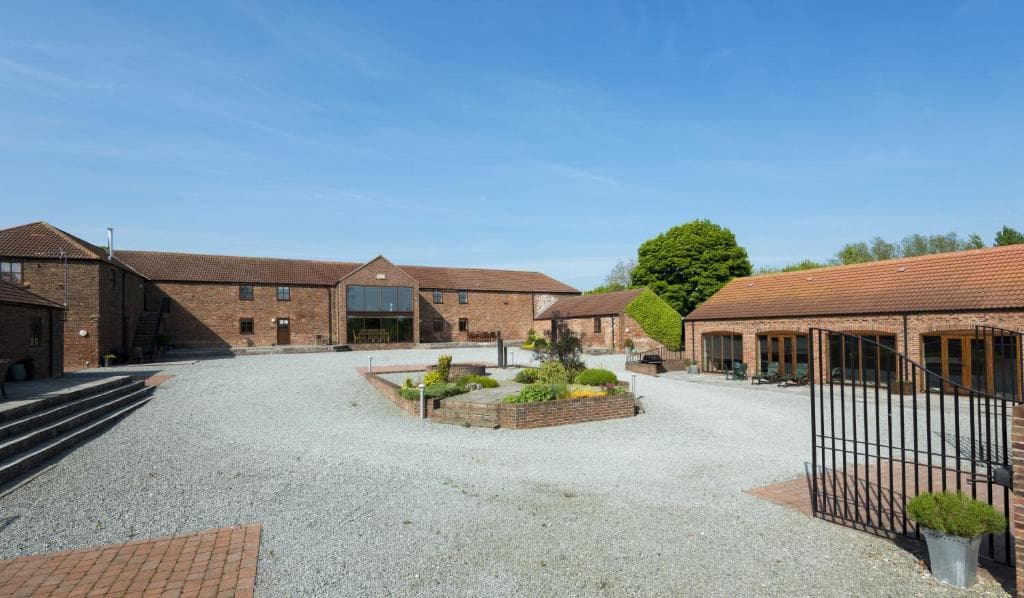 Accommodation at Furrows Cottage in wold newton