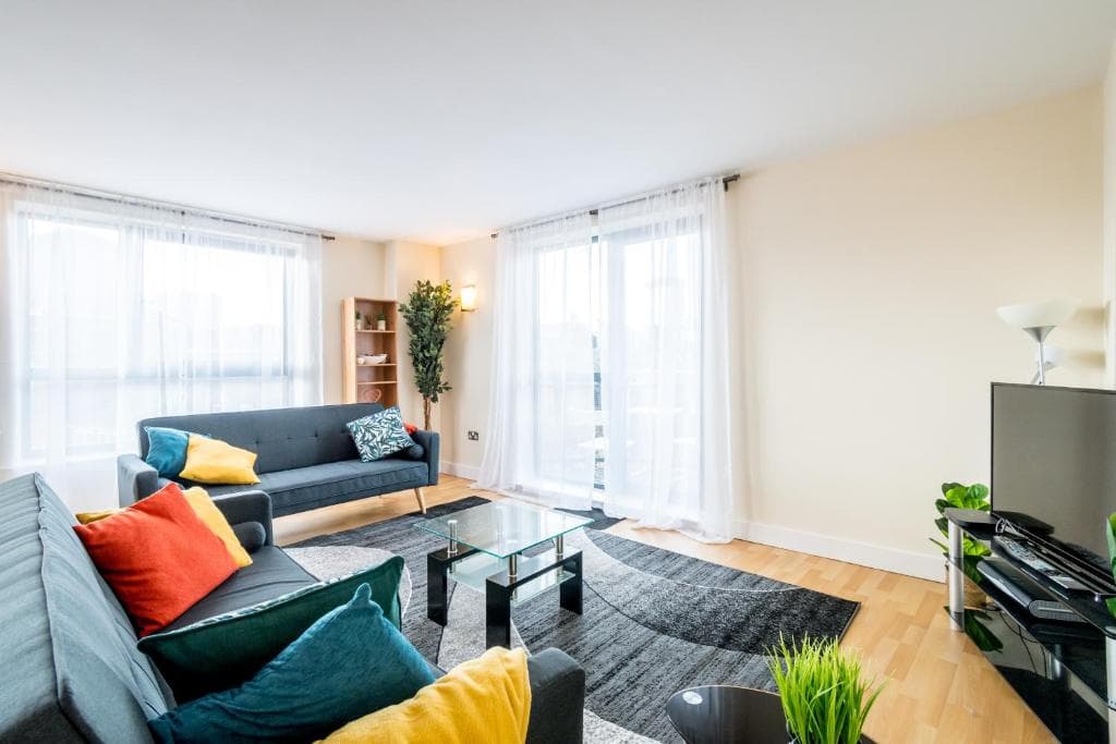 Accommodation at Spacious City 2 Bed, 2 Bath, FREE PARKING & WiFi in sheffield