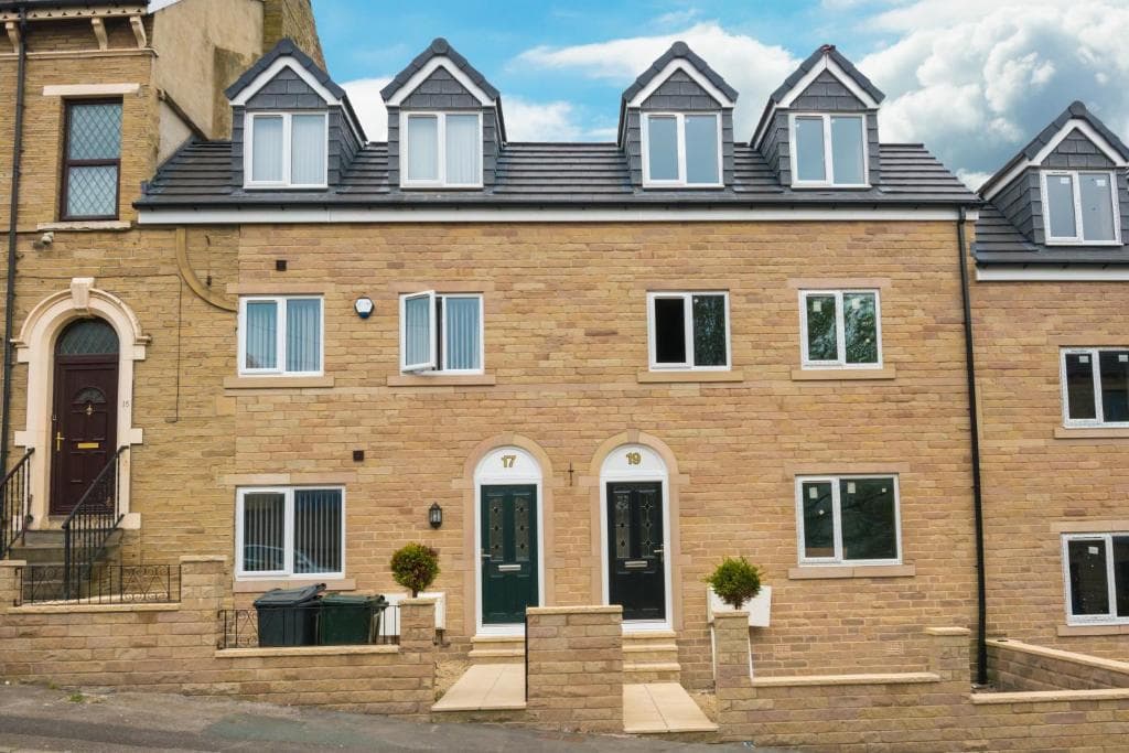 Accommodation at Luxury Home with Parking in bradford