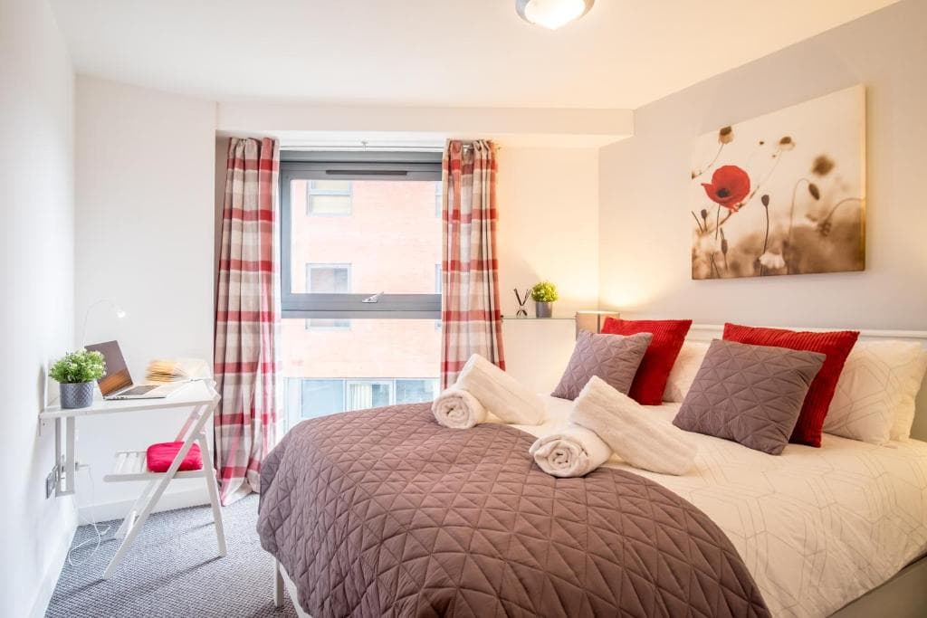 Accommodation at Stylish City 2 Bed, 2 Bath, FREE PARKING & WiFi in sheffield