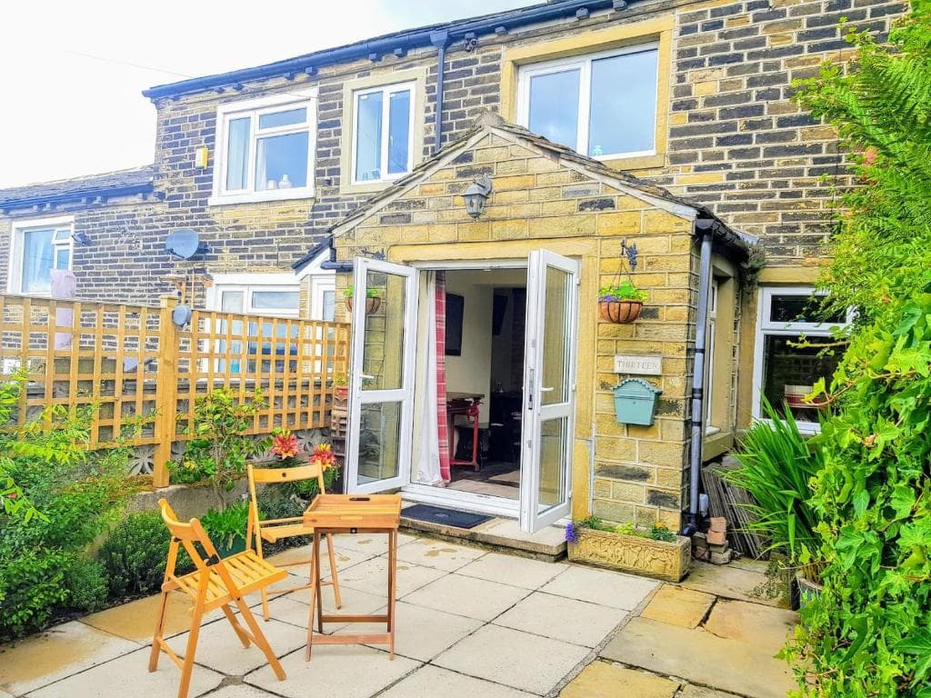 Accommodation at Plough Cottage 1830’s Miners Cottage Halifax in halifax