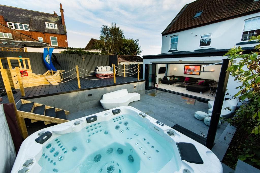 Accommodation at Rounton Villa by Maison Parfaite - Hot Tub - Sea Views - Parking in robin hoods bay