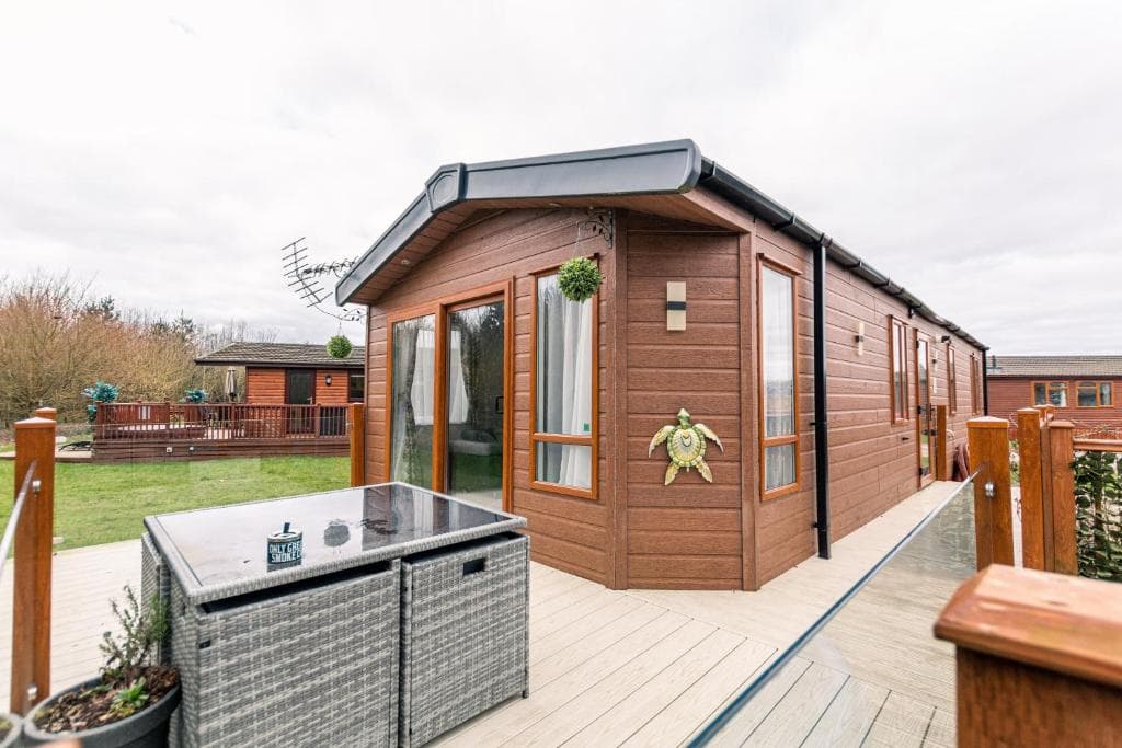 Accommodation at Meadows Lodge with Hot Tub in malton