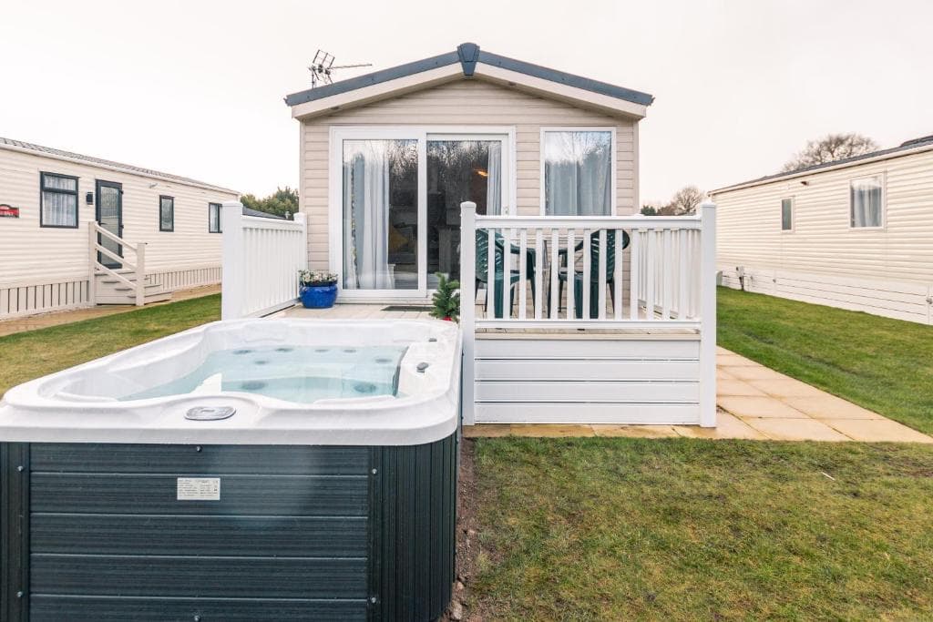 Accommodation at Cedar Lodge With Hot Tub in pocklington