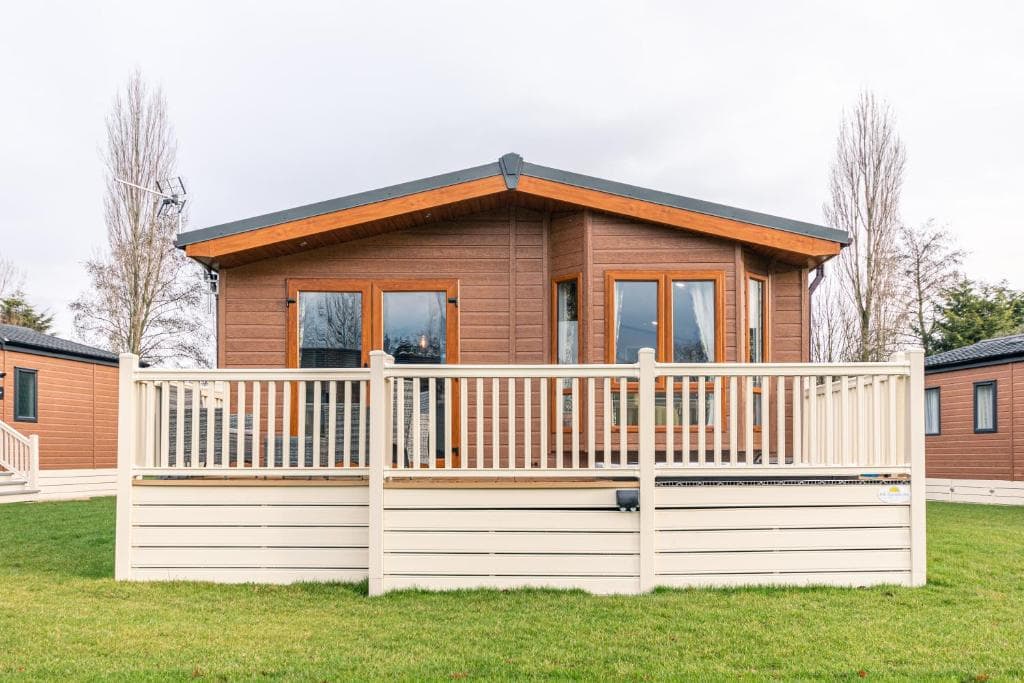 Accommodation at Waterfall Luxmy Lodge with Hot Tub in allerthorpe