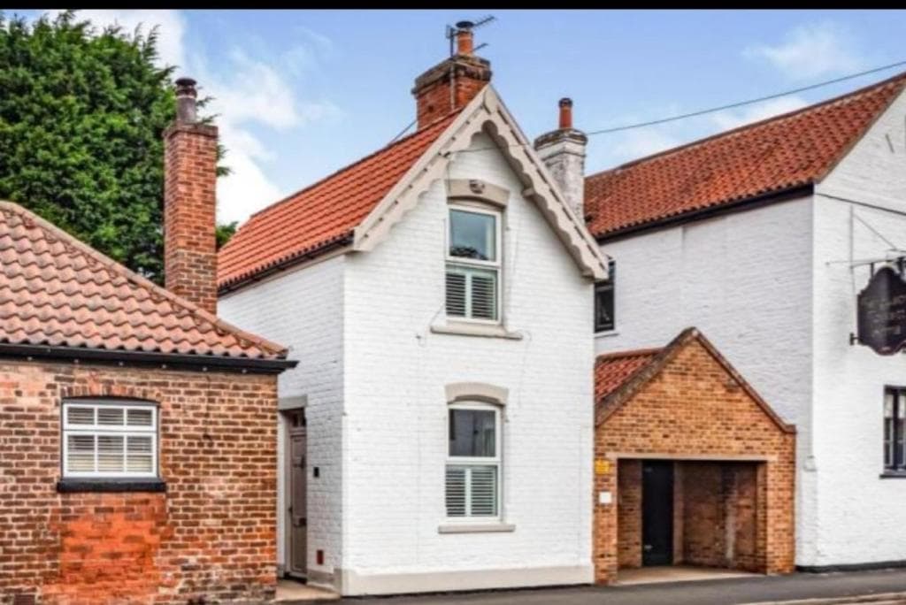 Accommodation at Charming 2-Bed Cottage on outskirts of Beverley in beverley