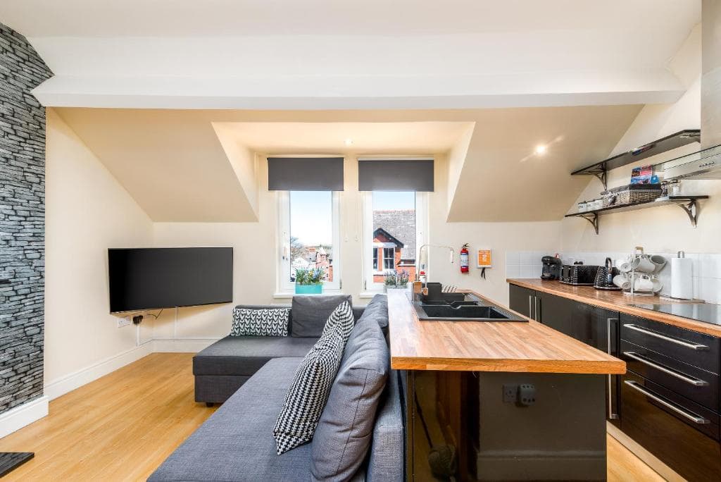 Accommodation at Whitby On The Hill,5mins To the Beach,Pets Welcome in whitby