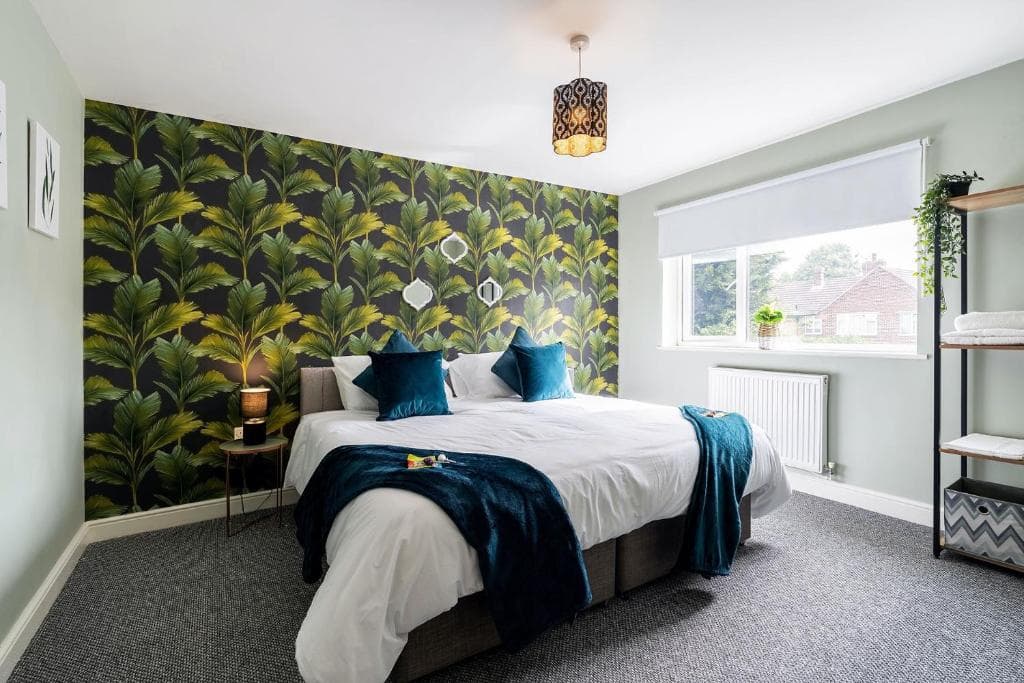 Accommodation at BEAUTIFUL Contractor and Family House - M18 & A1 - Private Parking & Big Garden by ComfyWorkers in doncaster