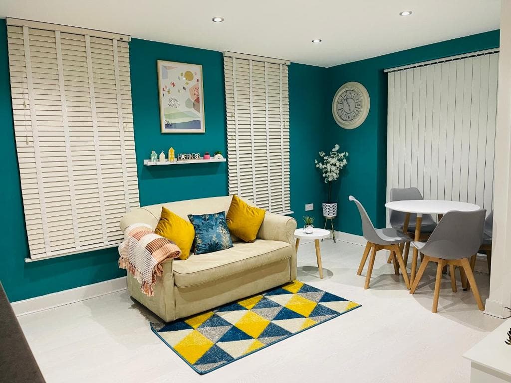 Accommodation at Cheerful 2-bed townhouse in Wakefield with parking in wakefield