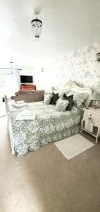 Accommodation at THE GARDEN SUITE Private Suite with Jacuzzi in keighley