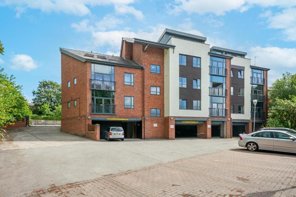 Accommodation at Roomzzz Leeds Headingley in headingley