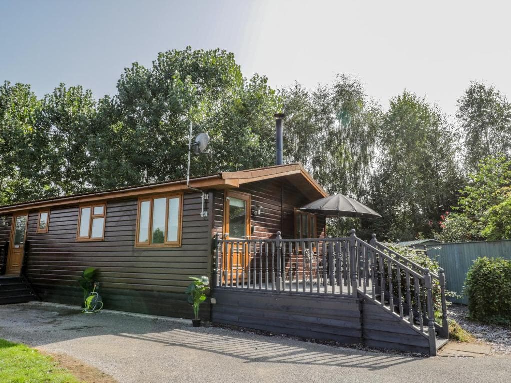 Accommodation at No 77- Honey Bee Lodge in barmby moor
