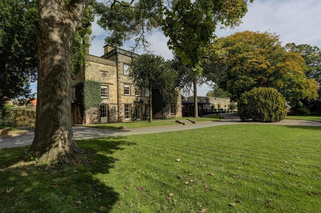Accommodation at Best Western Plus Sheffield Mosborough Hall Hotel in mosborough