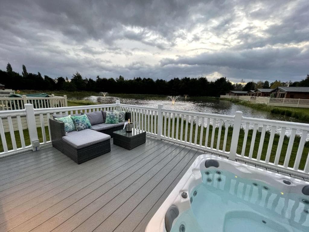 Lakeview Winter Lodge with Hot Tub - Lodge in york
