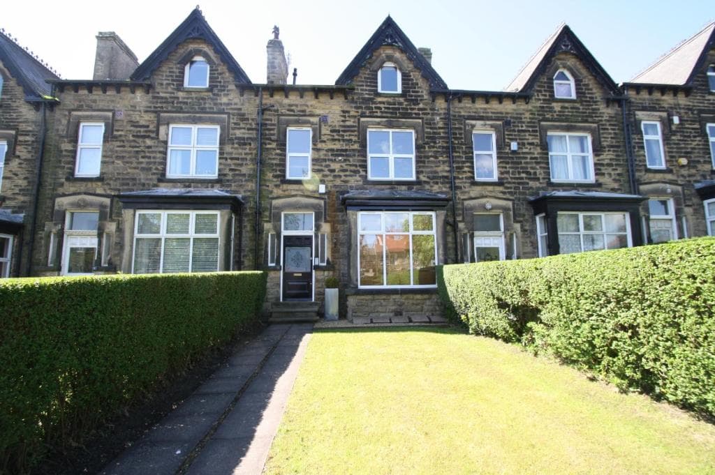 Accommodation at PARKHOUSE APARTMENTS LEEDS Stunning 1 bedroom apartment Roundhay Leeds in moortown