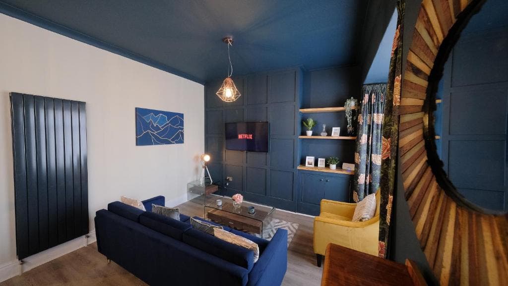 Accommodation at Crows Nest - Sleeps 6 nr North Bay beach and town in scarborough