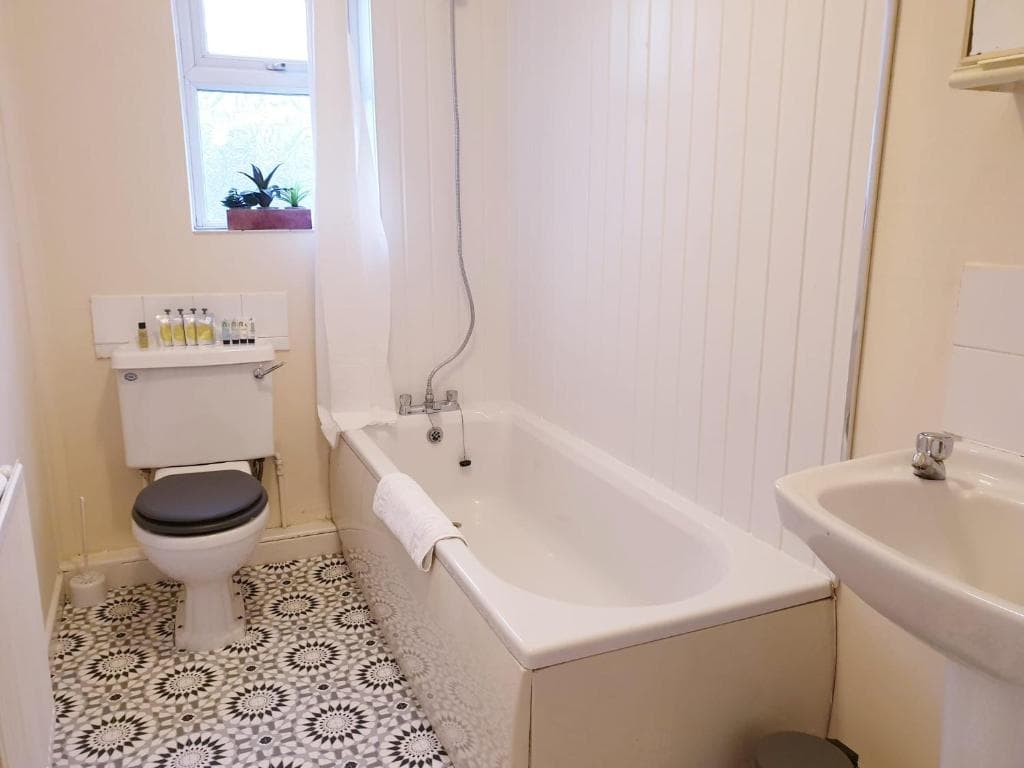 Accommodation at The Harrington 2 Bedroom House Doncaster - Hosted by Seren Property in doncaster