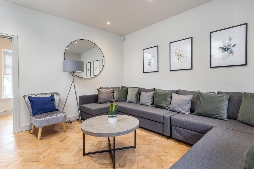 Accommodation at Cosy, Exclusive, Sheffield House near Peak District in hathersage