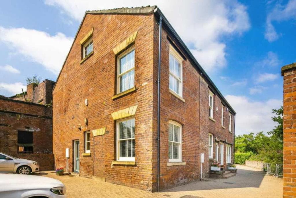 Accommodation at Riverside 2 Bedroom Victorian House Near City Centre - Kelham Island in sheffield