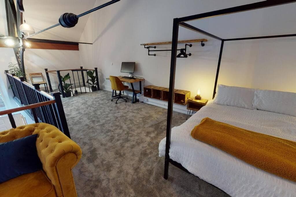 Accommodation at HU1 Boutique City Apartment- sleeps 6 in hull