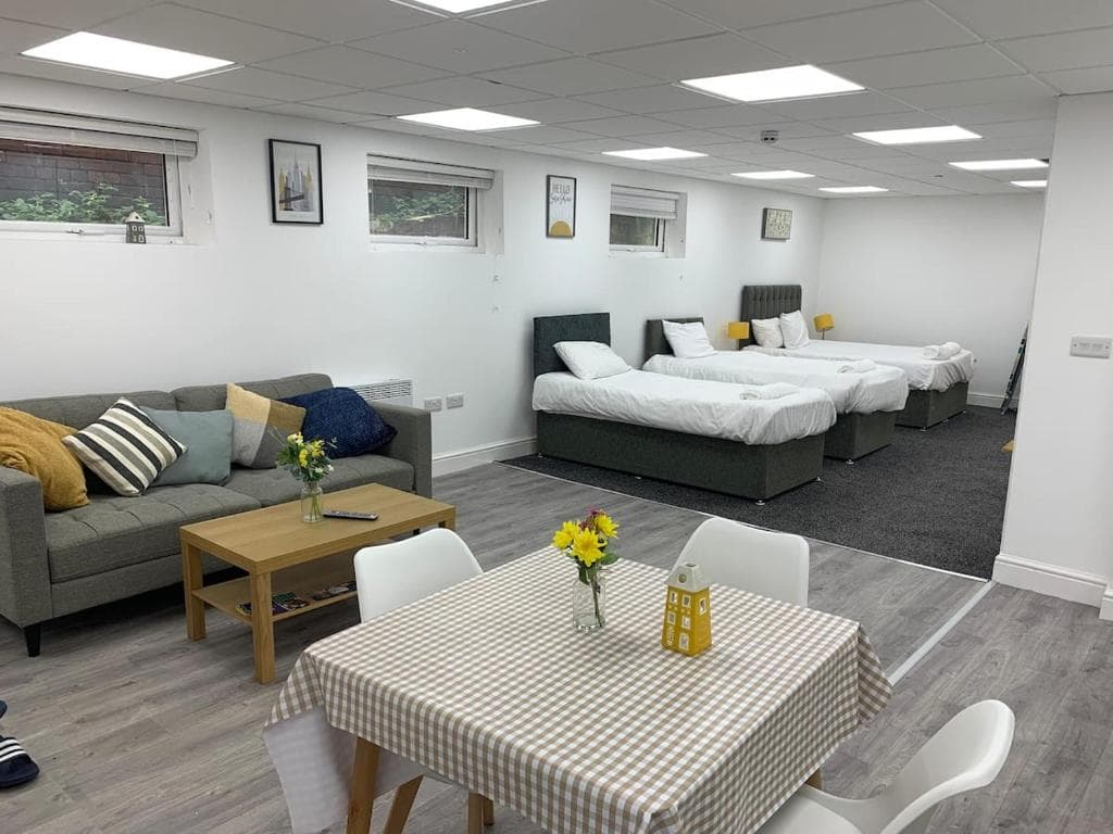 Accommodation at Huge studio close to city centre with free secure parking in leeds