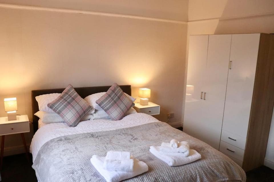 Accommodation at Entire Family Vacation Home . WiFi . FREE Parking in beeston