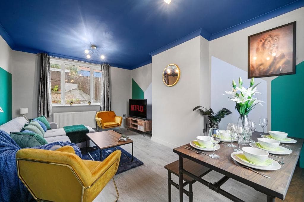 Accommodation at Stylish Sheffield Abode - Parking in darnall