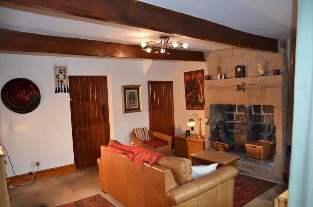 Accommodation at Stunning 2-Bed Cottage in Hebden Bridge in hebden bridge