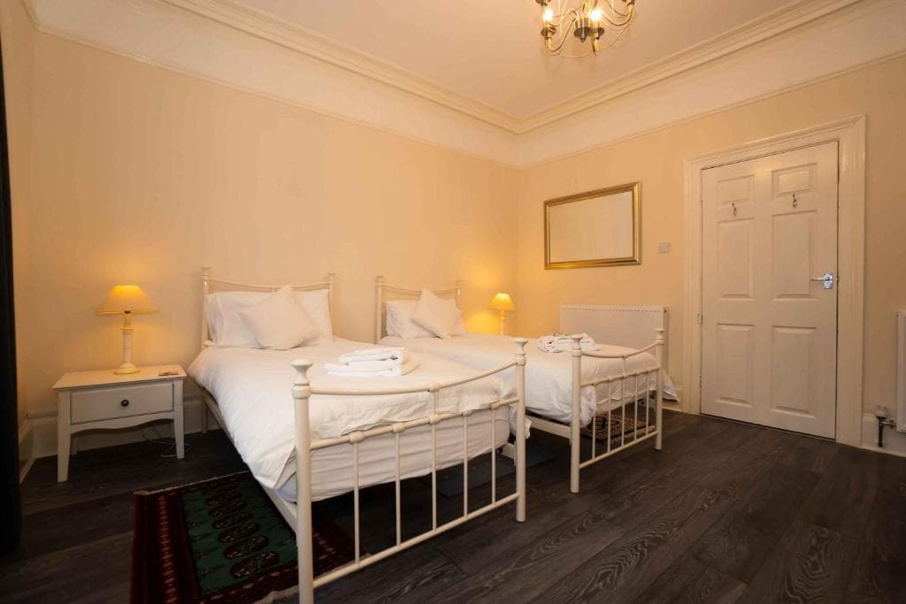 Accommodation at Pass the Keys Beautiful 1bedroom flat, close to the North Bay in scarborough