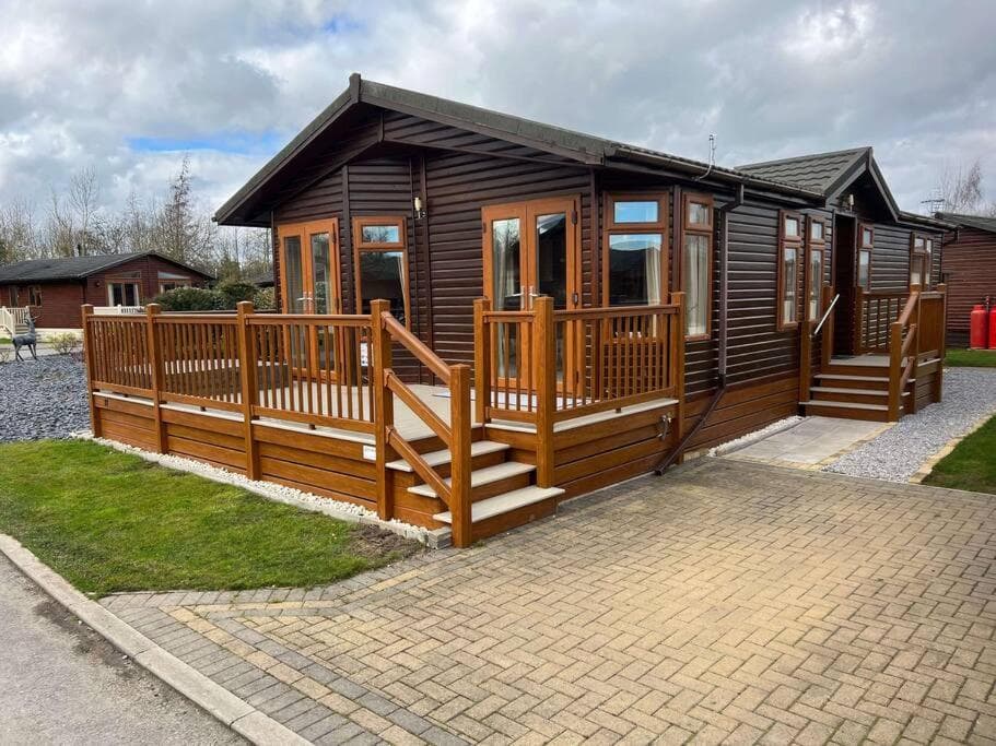 Accommodation at Mandarin Lodge with Hot Tub in malton