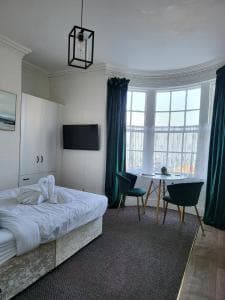 Accommodation at SeaView ground floor flat fast WiFi & FREE PARKING in scarborough