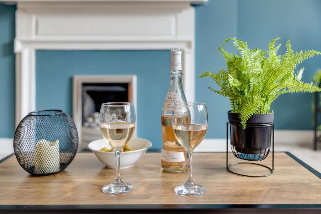 Accommodation at Luxury 2 Bed Garden Apartment With Parking in scarborough