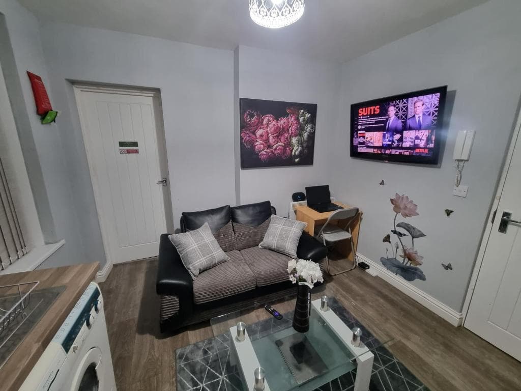 Accommodation at * Well equipped apartment for a relaxing cosy and luxurious fun stay + Free Parking + Free Fast WiFi * in beeston