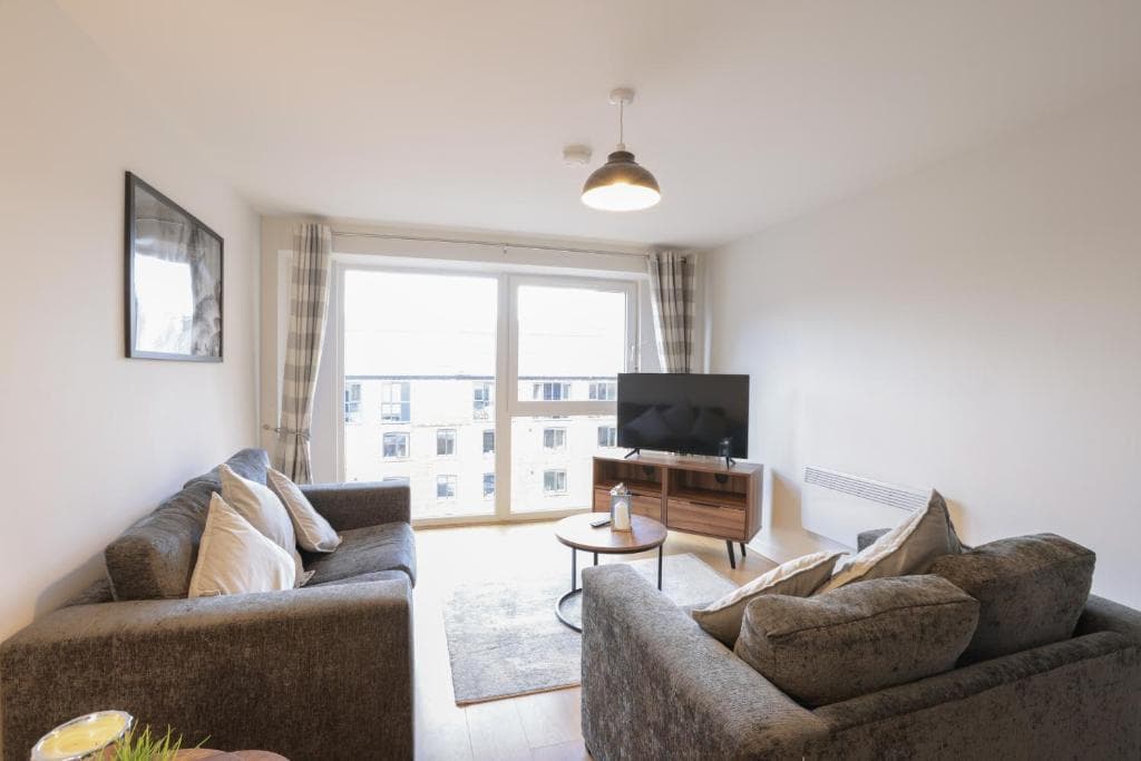 Accommodation at Southbank Leeds Apartment. New! With Free Parking in leeds