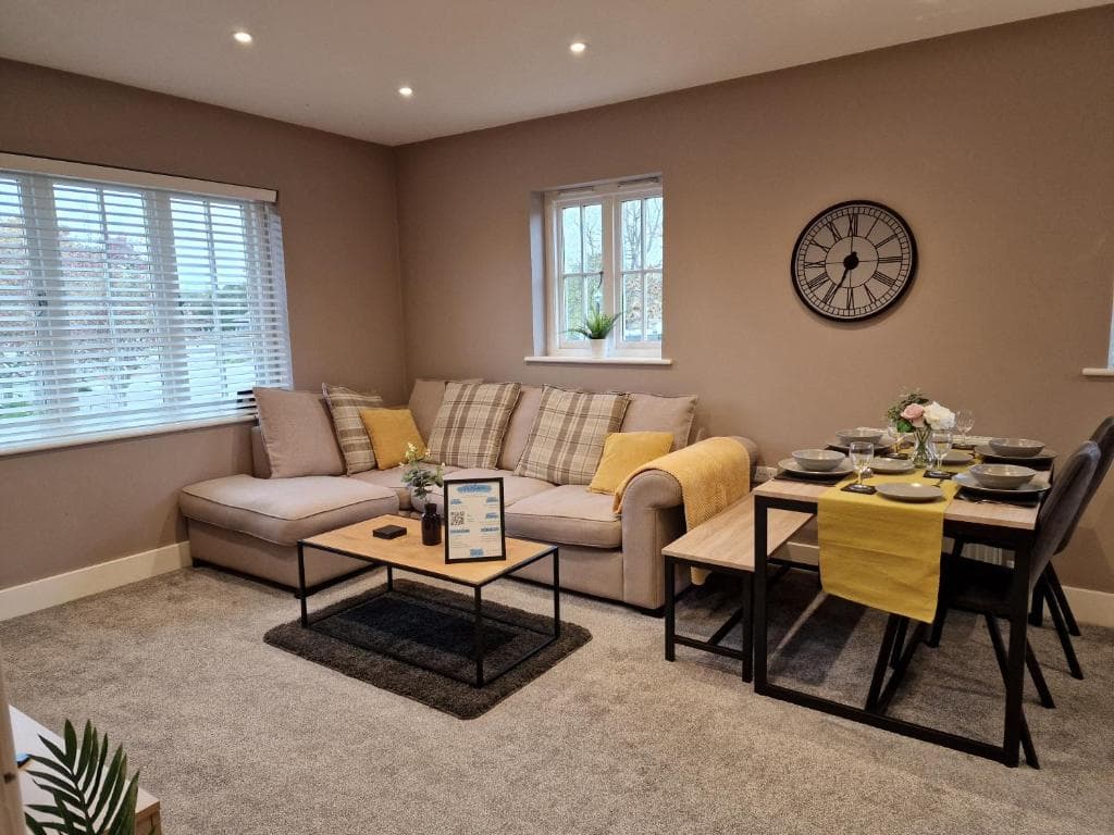 Accommodation at Entire Central 2 Bedroom Apartment (With Parking) in malton