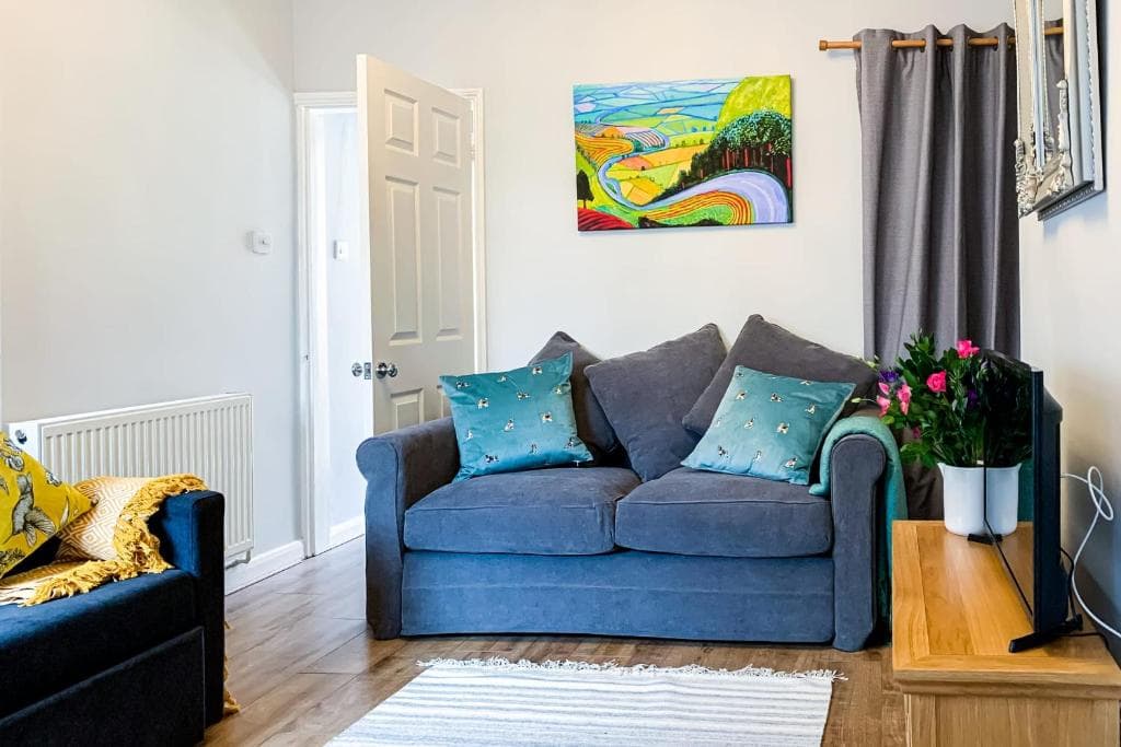 Accommodation at The Knavesmire - Free Parking - With Our Neighbouring Homes Sleeps 6,12,18 - York Holiday Home in york