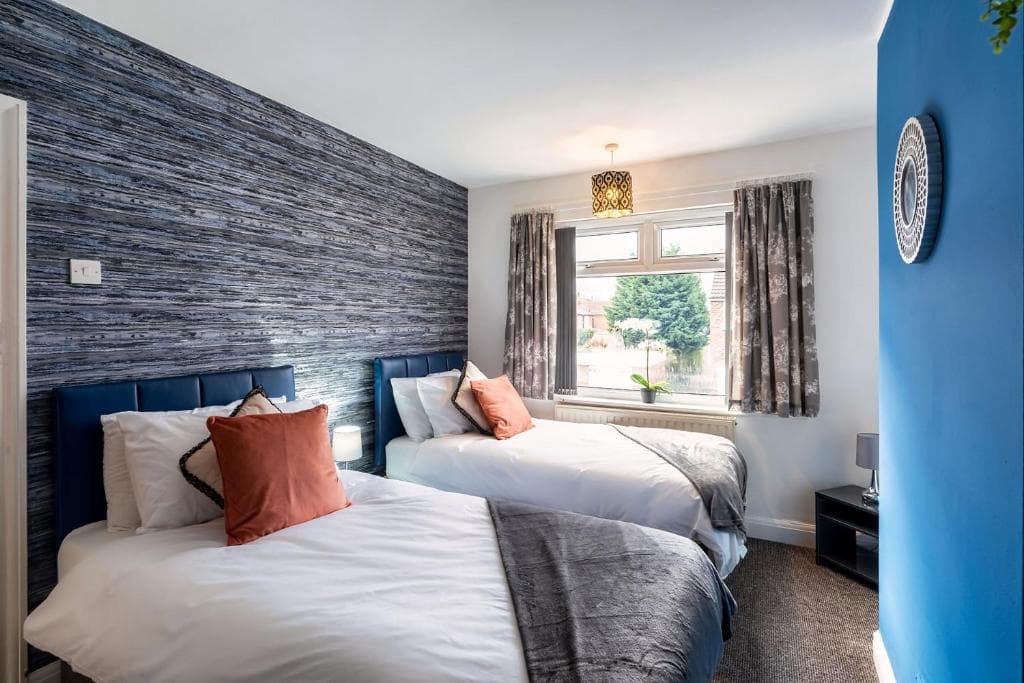 Accommodation at Family & Contractors & Free Parking & Airport Location in doncaster