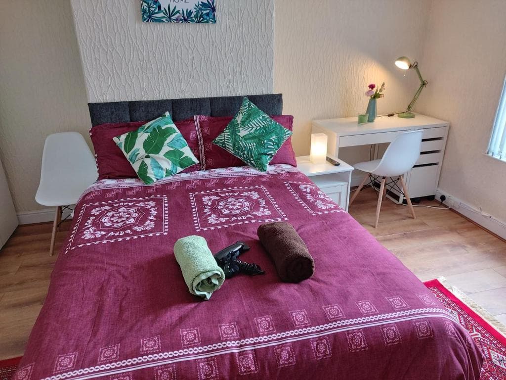 Accommodation at Spacious two bedroom house, parking and WiFi in killingbeck