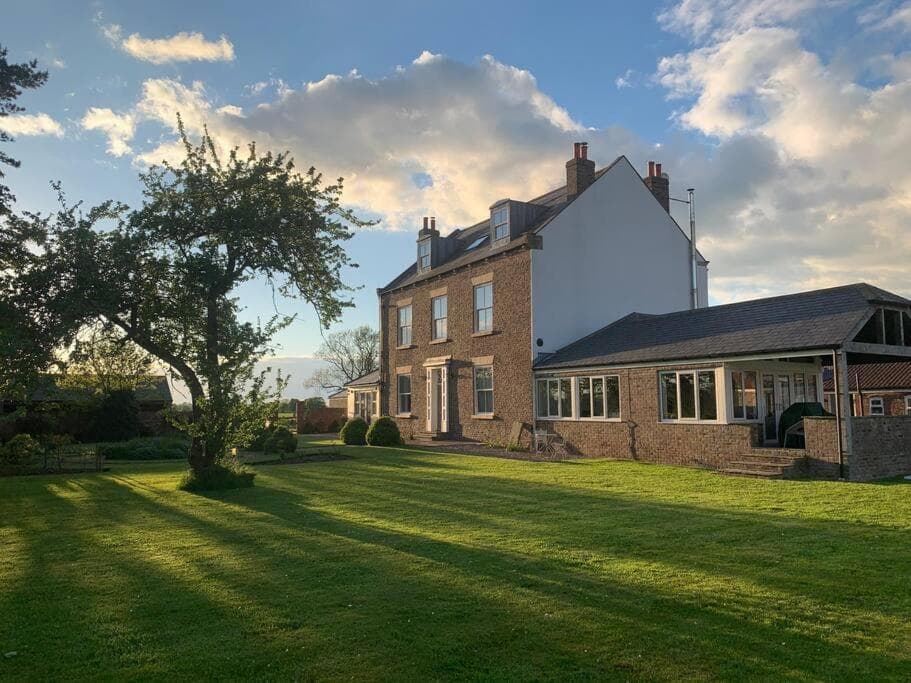 Accommodation at Wressle Grange (farmhouse) in wressle