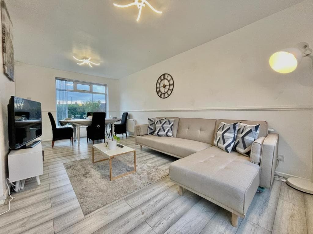 Accommodation at Roundhay lounger in moortown