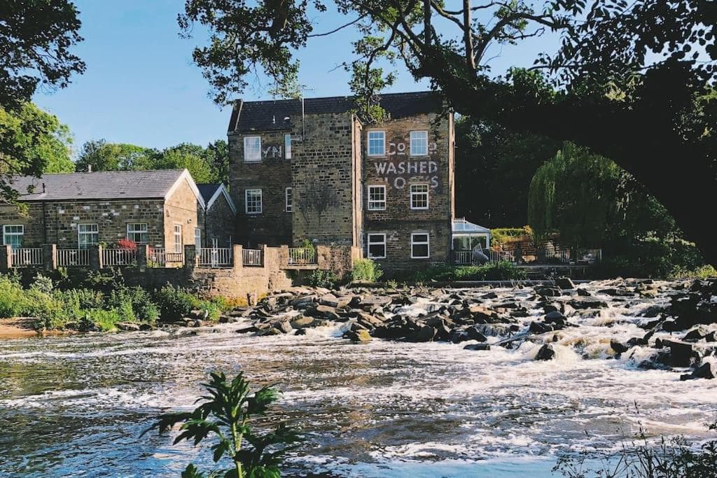 Accommodation at Artist's Riverside Home in shipley