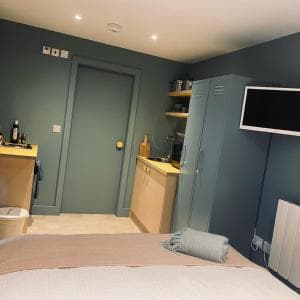 Accommodation at Brand new, cool, contemporary, cedar wood studio. in harrogate