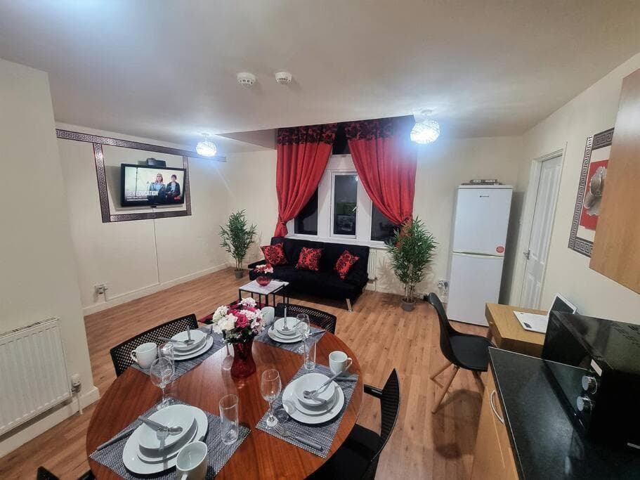 Accommodation at *G11H* for a cosy luxurious lovely stay + Free Parking + Free Fast WiFi perfect for work or pleasure* in bramley