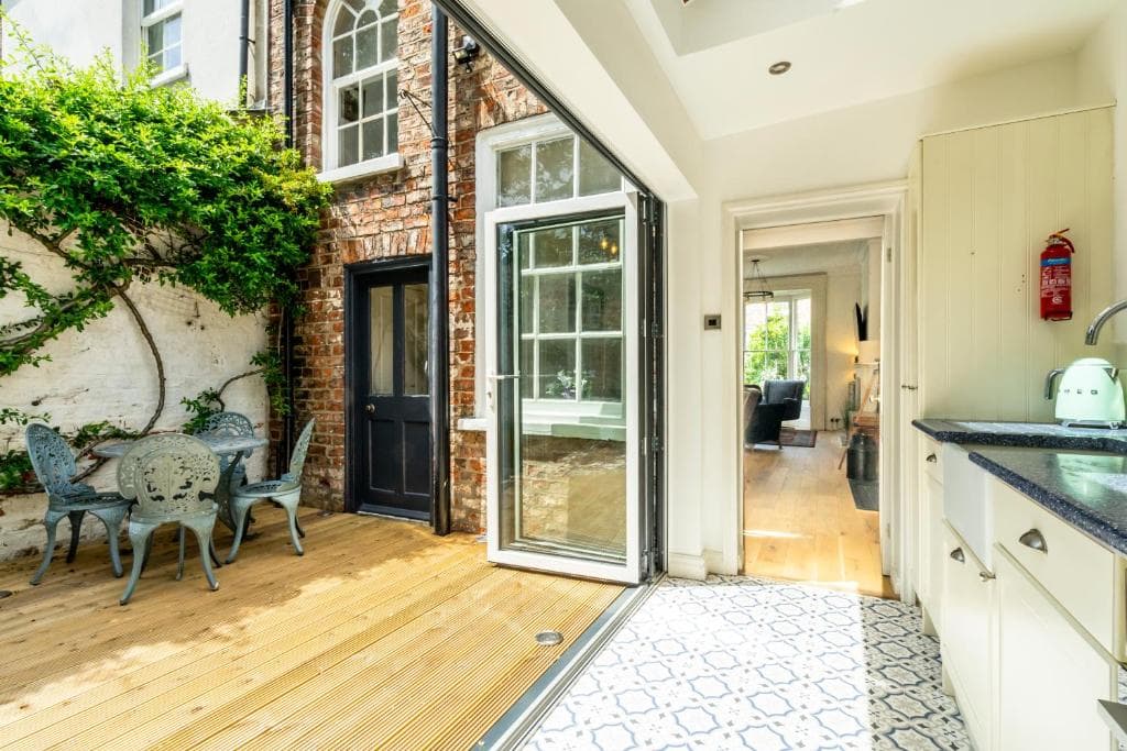 Accommodation at 9 St John's Street in york