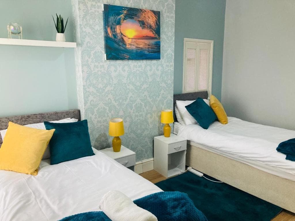 Accommodation at HILLTOP PLACE SUITES near MEADOWHALL in sheffield